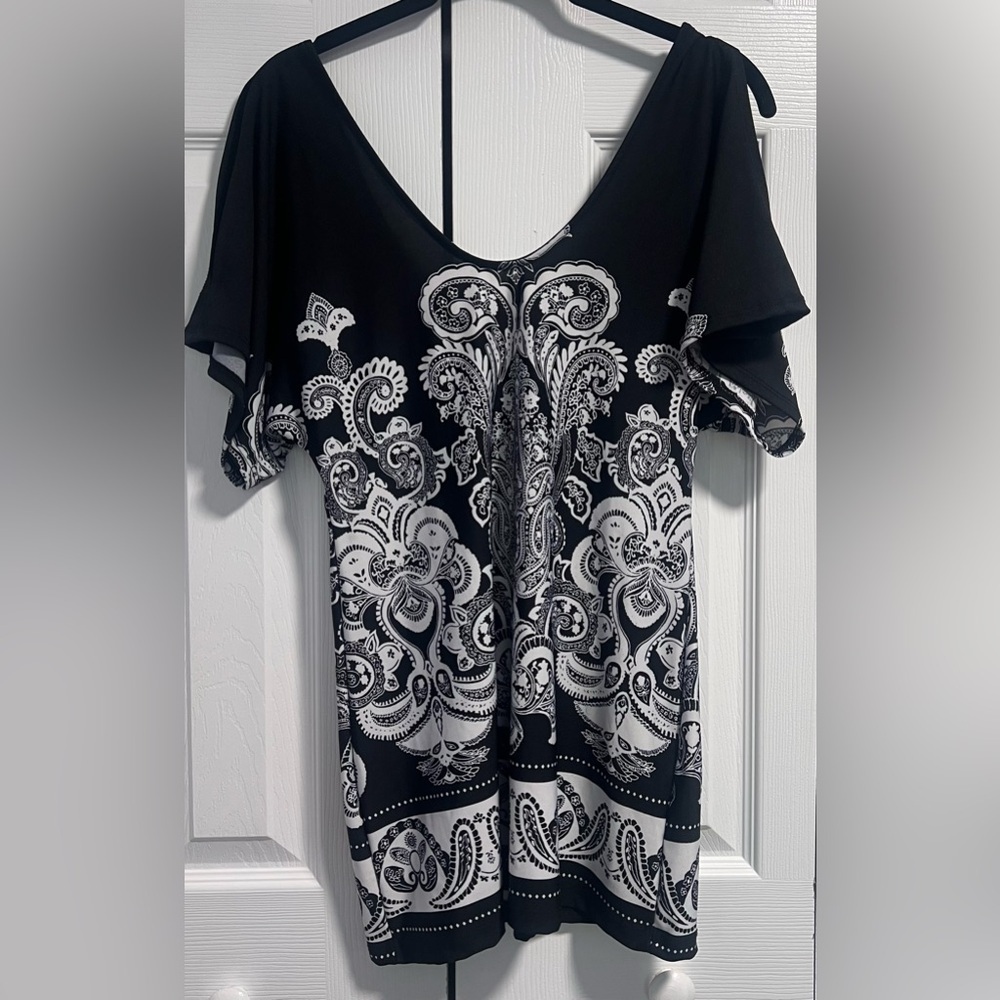 Women's Venus Paisley Cold Shoulder Short Sleeved Top